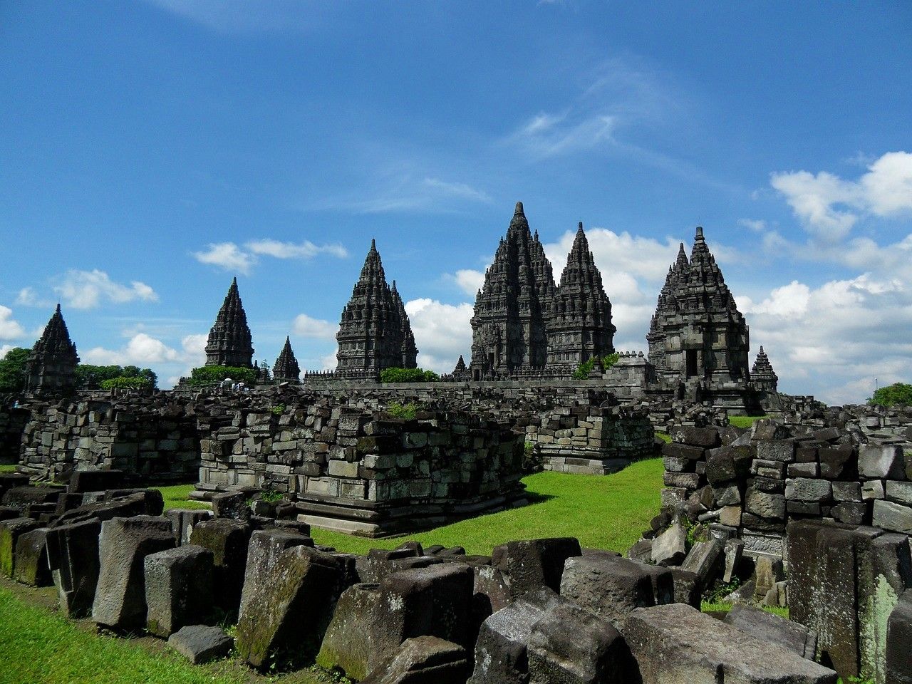 Faites une balade chargée d'histoire et de culture dans les temples de Java