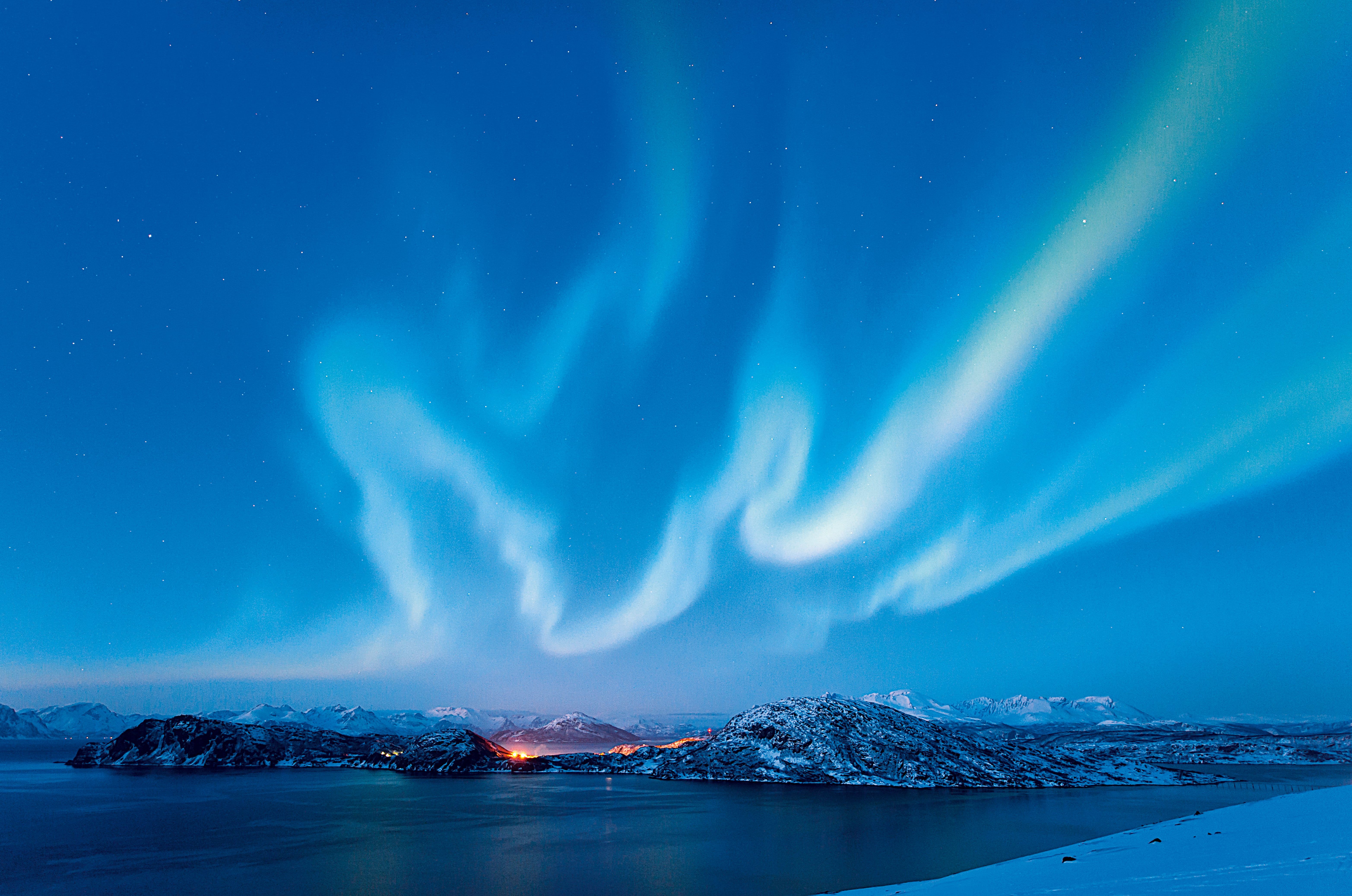 De belles aurores boréales visibles pendant des croisières d'expédition Hurtigruten