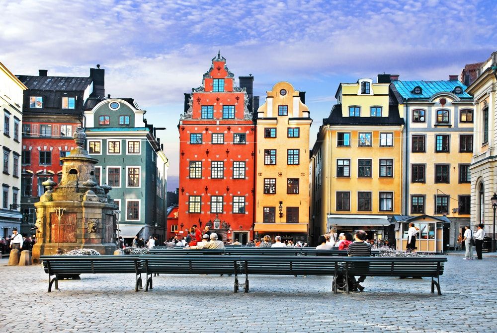 La beauté colorée des batiments pittoresques de la Suède n'attendent que vous lors de vos escales de croisières en Europe du Nord