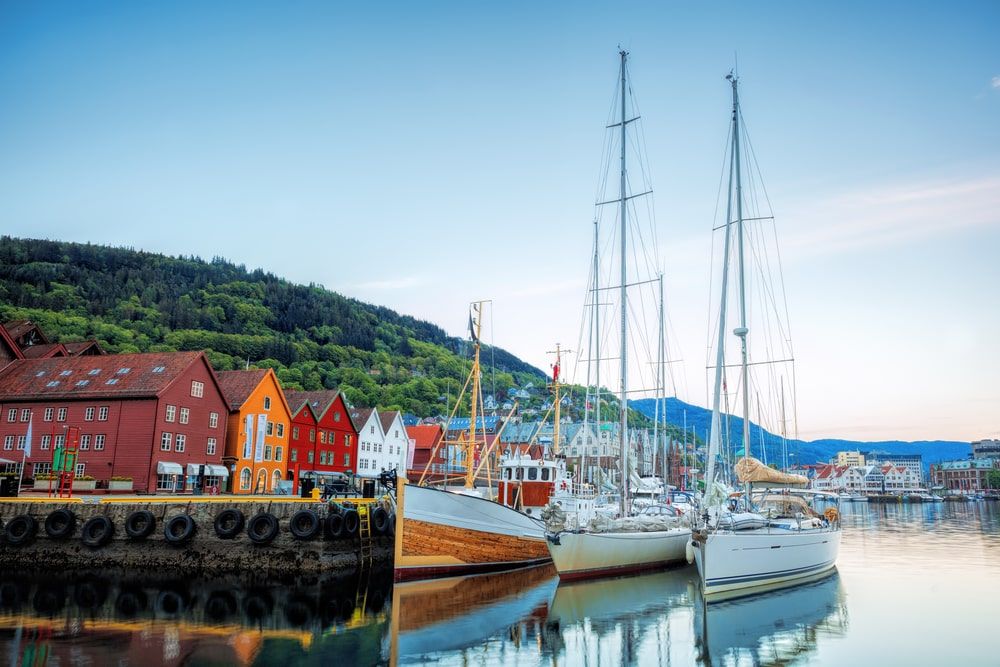 Le port de Bergen est idéal pour voguer en Europe du Nord lors d'une croisière pour les vacances de Pâques