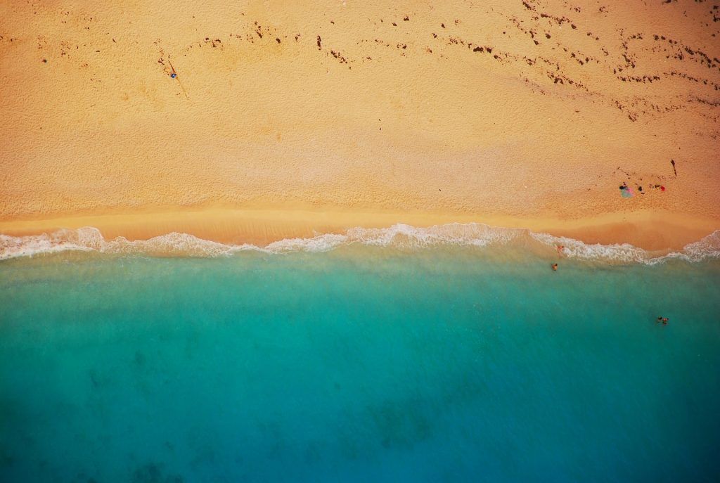 Découvrez la beauté de la mer et des ses étendue de sable fin lors de votre croisière tour du monde !