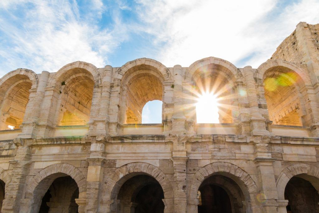 Les majestueuses Arènes d'Arles se dressent devant vous pendant votre croisière 