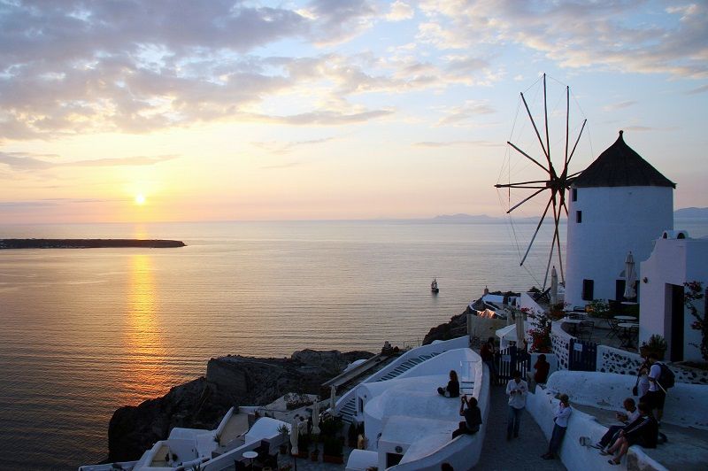 Admirez les couchers de soleil de Santorin pendant votre croisière dans les Cyclades 