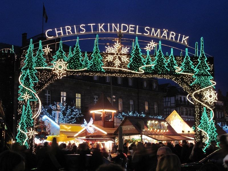le marché de Noël de Strasbourg s'illumine pendant votre croisière en Alsace 