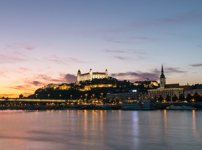 Admirez le somptueux château de Bratislava lors de votre descente du Danube en bateau !