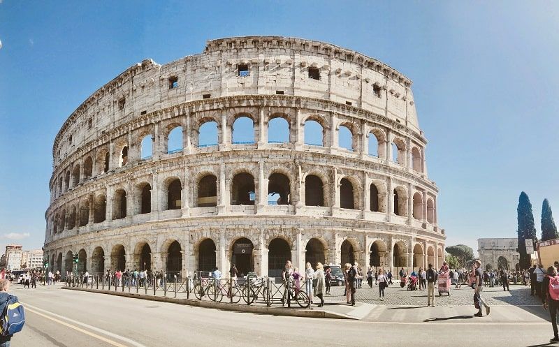Le Colisée de Rome se dresse devant vous pendant votre croisière en février